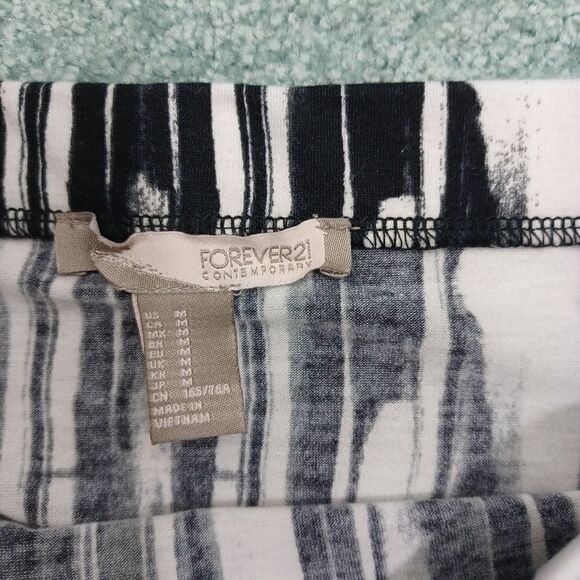 ‼️final must bundle‼️ NWT Striped Abstract Patterned Skirt Elegant Casual - Picture 4 of 9